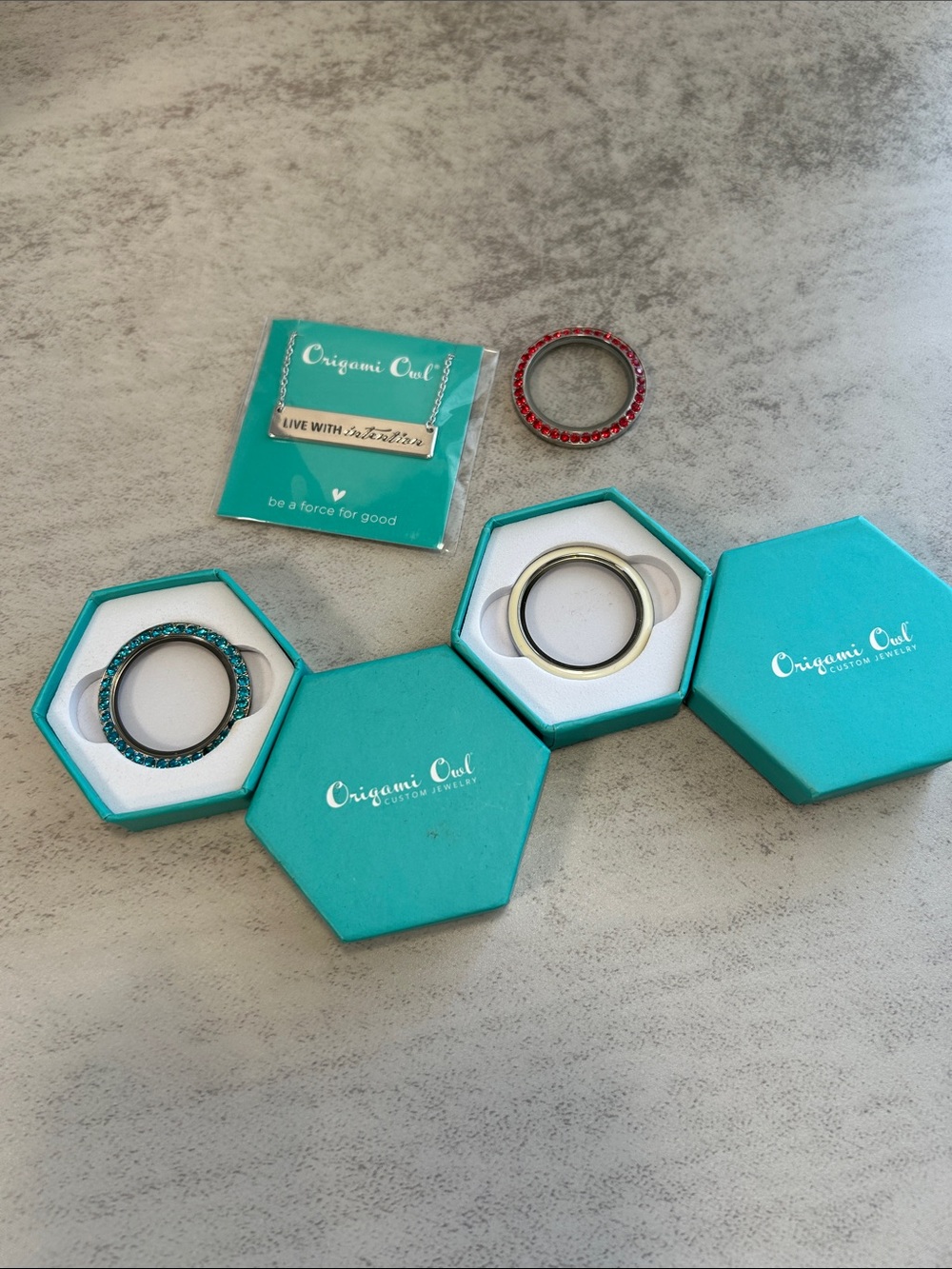 Bundle of Origami Owl large Face Plates and necklace